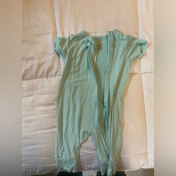 5 bamboo zip ups -bundle! 0-3month - Picture 6 of 6